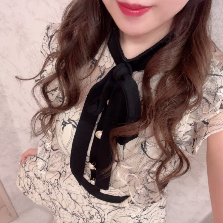 こんばんは🧚🏻‍♂️.*･ﾟ　.ﾟ･*.
明日はネイル後に出勤なので
14:30~22時まで出勤です🫶🏻

新しいネイル見に来てね💅★*
どんな感じにしようかな〜💭

検査行ったあとに少し夕寝
しようとしたらいつの間にか
寝すぎてしまった😴💦笑

沢山寝たら元気いっぱーい🩷✊🏻

明日はお電話📞にて
ご予約まだまだ待ってますよん🎶

一緒に遊んでくれないと
もね拗ねちゃうぞっ😢😢

もね🐈‍⬛