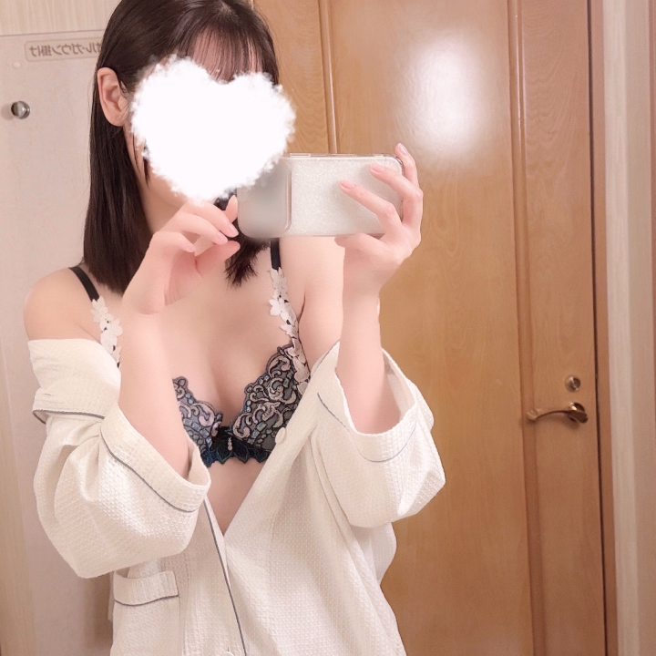 本日から数日お休みいただいております😌🫶🏻

出来ずに溜め込んでた事務作業とお家の予定一気に片付けちゃいます🫧✨

そういえば…
今年のバレンタイン何作ろっかなぁ💕