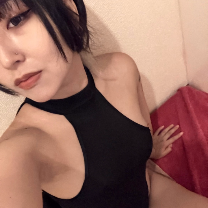こんにちは(」・ω・)
急遽出勤しました！
雨凄くて焦った笑
足元悪いのでお気を付けてお越しください🐺💕
ご予約、ご来店お待ちしております( ¨̮ )