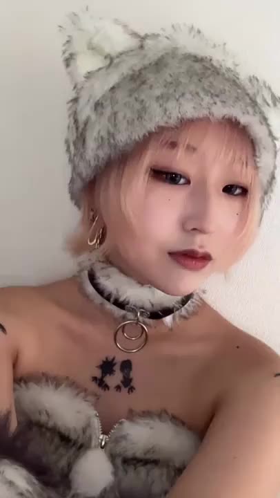 肩のほくろエッチだなって思って撮ってみた🐺💗
いいね上限まで押してくださるのと、課金プレゼントも頂けると大変嬉しいです😖💕💕


※途中口パクでガォー言ってんのは幻なので気にしないでください。
穴に入りたいぐらい恥ずかしいです。