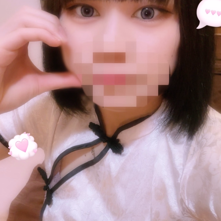 「あぁん...💦 もうこんなに感じてるの？ お兄様の指で、てんの敏感なところ、ぐちゅぐちゅにされちゃってるよ...😳」

「だって、お兄様の言葉責め、すごく気持ちいいんだもん...💕 てん、もう我慢できないかも...」

「そんなにエッチな子は、もっと気持ちよくしてあげなきゃね💋」

てんは、お兄様の言葉だけで、すぐに濡れちゃうの。恥ずかしいけど、気持ちよくて...😘 優しく責められると、すぐに身体が火照っちゃうのよね💦

「ねぇ、お兄様... てんのこと、もっと気持ちよくしてくれないかな？😉💕」

お兄様の愛撫で、てんの身体はもうトロトロ。早くお店に来て、この気持ちよさを味わってほしいな...💖