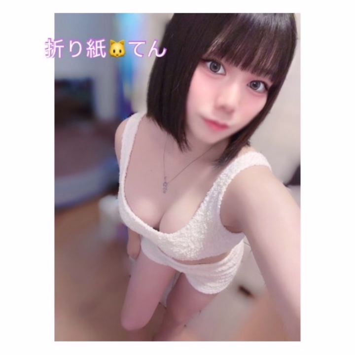 今日はてんが上になって、
お兄様を気持ちよくしてあげたいな💕

ゆっくり腰をお兄様のおち〇ちんに近づけて、にゅぷぷ…って挿〇🤤💓

焦らすみたいに浅く動かしたり、
深く乗せたりしながら、
お兄様の表情をじっと見ていたいの…😘💕💕

感じてくれたときの息遣いや、
抑えきれない低い声が聞こえるたび、
てんの中もきゅって締まって体が熱くなっちゃうの🥺💓

「もっと動いて」って言われたら、
あざとく笑顔で応えて、
いっぱい甘やかしてあげるね💋😝

任せてくれたら、お兄様がとろけるまで丁寧に奉仕しちゃうよ…
お店で待ってるね✨
