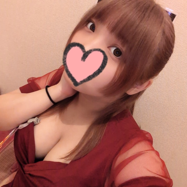 おはようございます！あくあです️🩵

体調が悪く、日記も更新できていなくてすみません（ ;  ; ）

本日元気になったので14時-24時で出勤します！！
ありがたいことにご予約をいただいているため、ご案内は16時頃からになります(^_ _^)


昨日一昨日は天井を見つめたり枕に顔を押し付けたり…色んな格好でぼーっとしてました😌

季節の変わり目は気分も落ち込みやすくて､あくあと同じで苦しんでるお兄さんもいるかな？
疲れたらあくあに任せてね､いっぱい癒します︎🤍