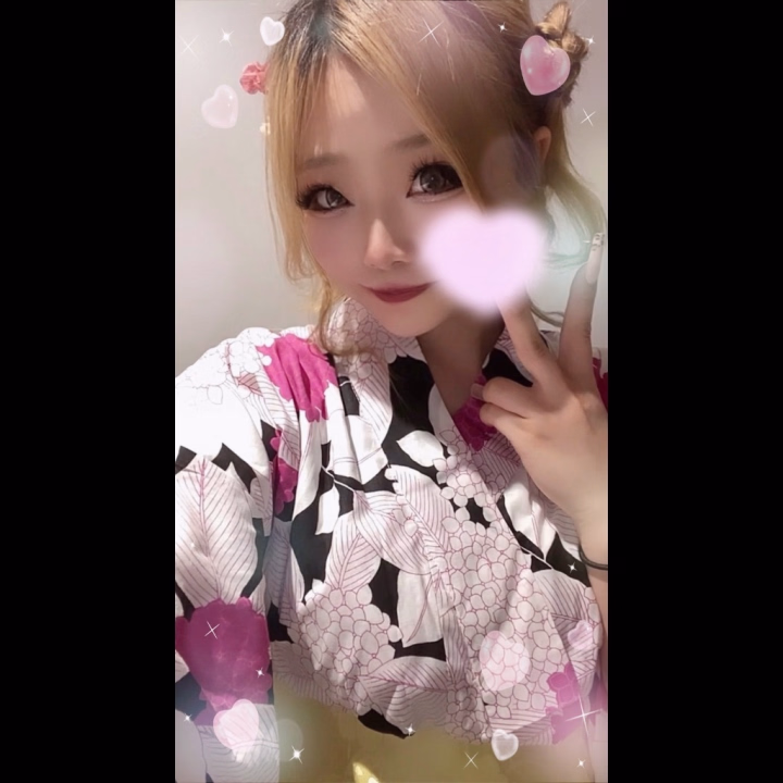 出勤しましたっ🥺🩷

今日はどんなお兄さんに会えるのか楽しみ〜っ✨
いっぱいお話して、いっぱいいちゃいちゃして、
お兄さんが溜め込んでるものぜーんぶ発散させてね🤭💕

甘々な時間も、どきどきする時間も一緒に過ごしたいなっ🫶🏻

今日もラストまでいるので、
タイミング合うお兄さんぜひ会いに来てくださいっ🐰🎀