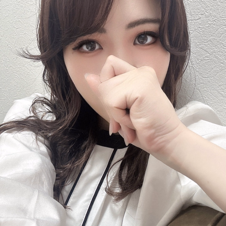 こんにちは♡
ひなたです✨

出勤してます😊

お兄さん方誘ってほしいな😉