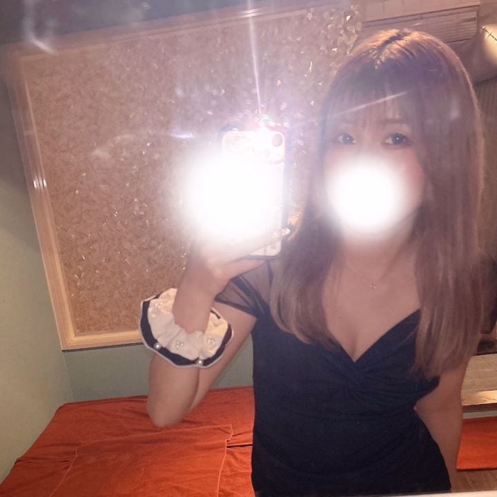 おはようございます、ひなのです🤍
今日も9時からラストまでです❣️

雨だったり曇ってたり
どんよりしたお天気だけど
気分上げて過ごしましょ🌈

今日もラストまでお誘いお待ちしてます🎶