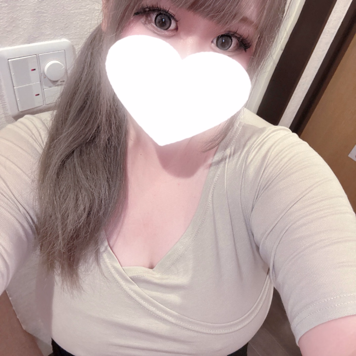 今日は雨の中来てくれたお兄さんたち、ありがとう🥰💕

さらにOPまで付けてくれて嬉しかった〜♡
たくさんいちゃいちゃできて幸せな時間だったよ☺️💓

今日は珍しくVネックセーター姿🫶
ちらっと見える感じって、なんだかドキドキしない？🤭💕

会ったらもっと近くで見てもらいたいな💋

明日26日17-24時で出勤だよ🎀
タイミング合うお兄さん、みいひといっぱいくっつこうね🥰💕

明後日から連休を頂くので明日会いたいなぁ〜？😼

🎀ご予約方法🎀
当日はお店に電話で予約お願いします🤲
お急ぎの場合も電話でお願いします📞

■希望日→
■予約時間→
■希望コース→
■会員番号→
■初めてor本指名→
■オプションの有無

⬆️ご予約の際はトークにこれを送ってね‪‪❤︎‬


みいひ