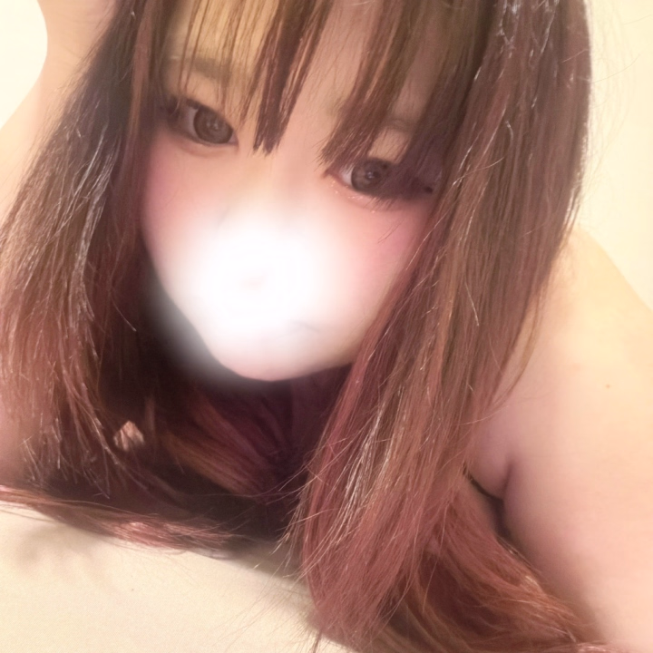 今日はなんだか甘えたい気分…🤍

いっぱいぎゅーってしてくれる人いるかな？🥺
あのと一緒にいる時間、ちゃんと癒しにするから会いに来てほしいな🫶

優しくされるとすぐ懐いちゃうタイプです🫣💕
いっぱいイチャイチャしよ？♡

待ってるね🐰