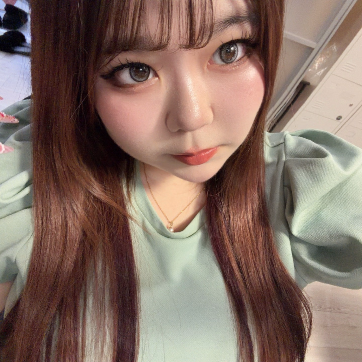 たまにはえっちじゃない写真も載せちゃう🫶✨

いつもとちょっと違うあのどうですか？🥺
こういう自然な感じも好きって言ってもらえたらうれしいな🤍

でも会ったらいっぱい甘えちゃうかも…？🫣💕