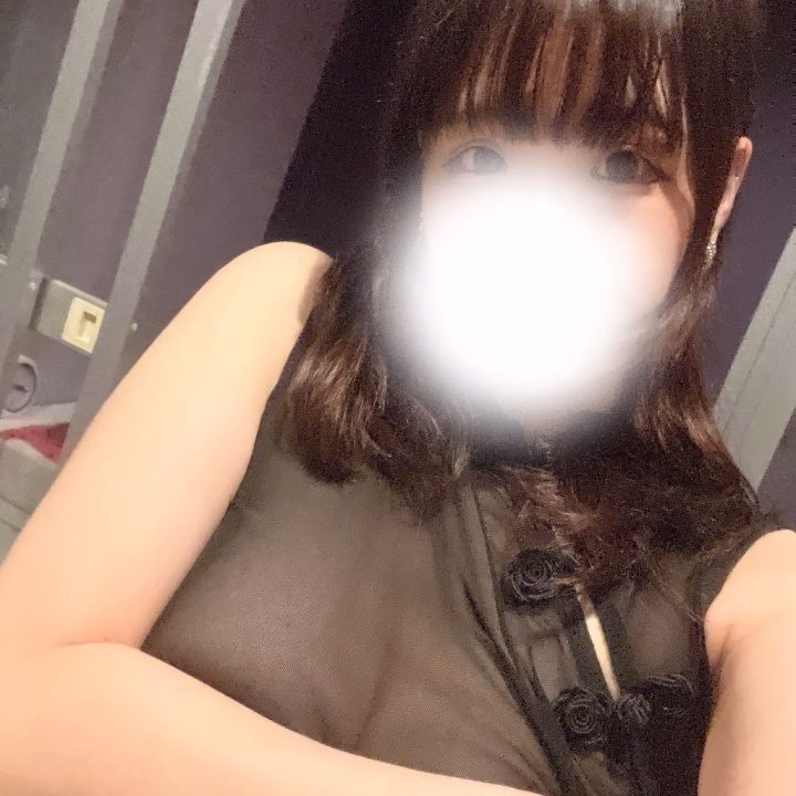 出勤しました♡
水戸最終日！

今日は 19:00まで います🕊️💞

あいにくのお天気だけど、そんな日に会いに来てもらえるとこばとは結構うれしいです☺️☔️

雨の音を聞きながらまったり過ごすのも嫌いじゃないし、なんだかいつもよりゆっくり時間が流れる気がする💭

お出かけの際は足元に気をつけてね🌱
お時間合うお兄様、お待ちしてます♡

こばと