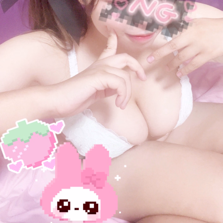 退勤しました🌙
今日会いに来てくれたお兄さん、ありがとう☺️💗

一日終わってお部屋に戻ったら、
どっと余韻がきて…まだ体あったかいまま🍒
思い出すと、自然ににやけちゃう🙊

たくさん甘えて、いっぱい可愛がってもらえて
幸せな一日でした💋
次はもっと濃い時間にしよ？って思ってる✨

明日もまた出勤するよ☁️
タイミング合ったら、
るるに会いに来てね💗

おやすみなさい🌙