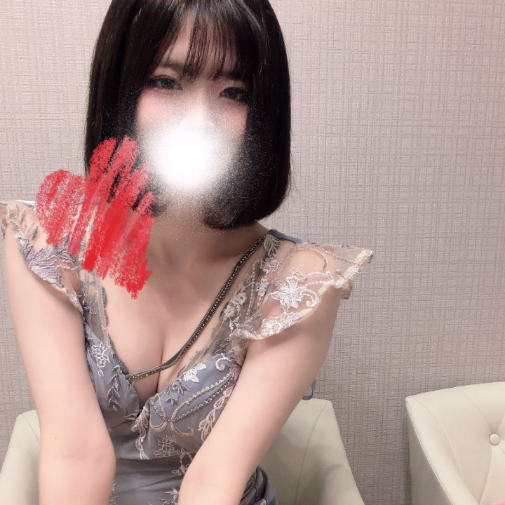 おはよ〜☀️

今起きたよ〜！！
ちょっぴり寝坊しちゃった(՞っ ̫ _՞)♡

しばらくお仕事お休みだから、のんびりできるのは嬉しいんだけど
実はこゆめ、ゆっくりするのがちょっぴり苦手なの🥺

せっかくだから何かしたいなあ💭
お兄さんたちはお休みの日なにして過ごしてるの？