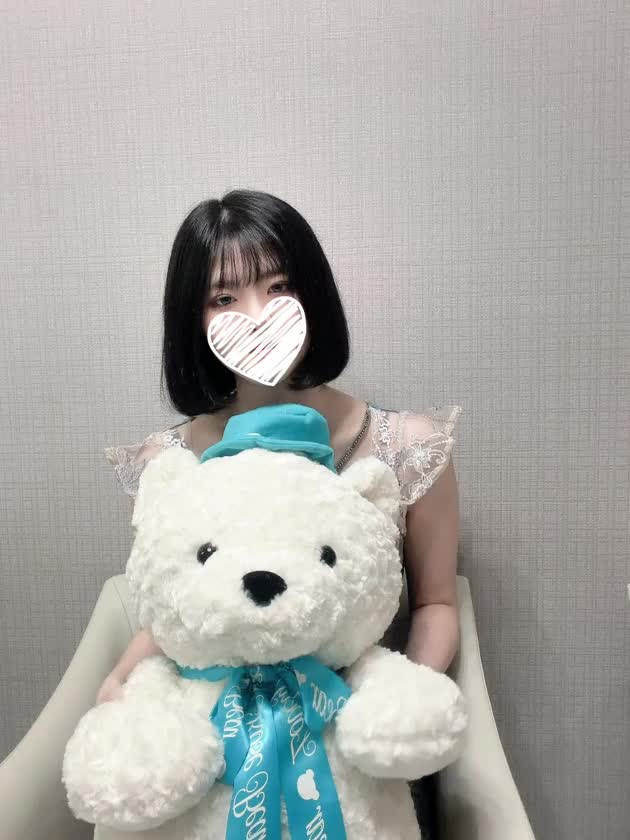 くまったくまちゃん🧸🤎

こゆめ、ぬいぐるみが大好きでおうちにたくさんあるんだ〜🐻🎀

かわいいぬいぐるみを見つけると、ついついお迎えしたくなっちゃうの🥺♡

おうちにいるぬいぐるみたちに毎日癒されてるよ🤍

こゆめも誰かの癒しになれたらいいな〜💭💗

お兄さんのおうちにもお気に入りのぬいぐるみありますか？🧸💕