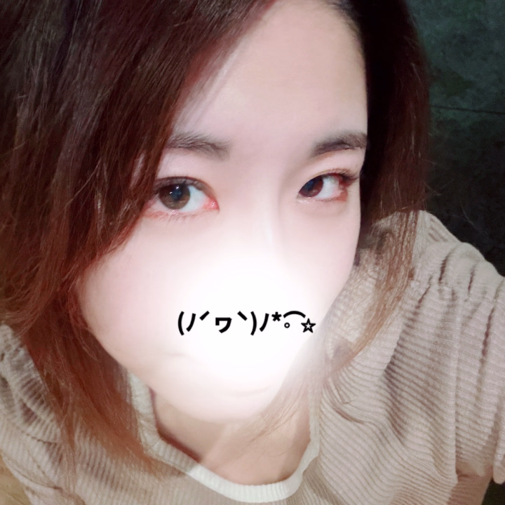 こんつき🌙

ゴールデンウィークも終わった方も多いのかな❓連休だったお兄様は、素敵な連休を過ごせましたか❓

つきのはちょーっとだけ出かけましたが、それにしてもゴールデンウィークの人出は凄まじくて👀めちゃくちゃ混んでいて、これがゴールデンウィークかぁ❣️ってなりました。
どっちかっていうと、平日の空いている時に出かける方が好き派かもしれません💖

本日も24時まで出勤しております！
ハピネス水戸にてお待ちしてます💖