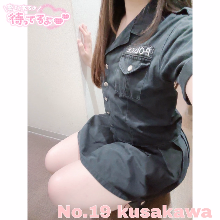 こんばんわ🌙
No.19 草川です
 
 
 
先週はラブコール､ご指名ありがとうございます!!!!♡初めましてのお兄さまも草川と遊んでくれてありがとうございました!!♡
 
 
 
やっとやっと今週ずっと楽しみしてた推しのらいぶーっ💕アプグレ席当たったから余計楽しみで分かりやすく浮かれてます🙄💗


 
今日女の子の日なので下のお触り出来ないです🥺🙏ゆっくり過ごせたら嬉しいな♡

 
22時までいます❣️