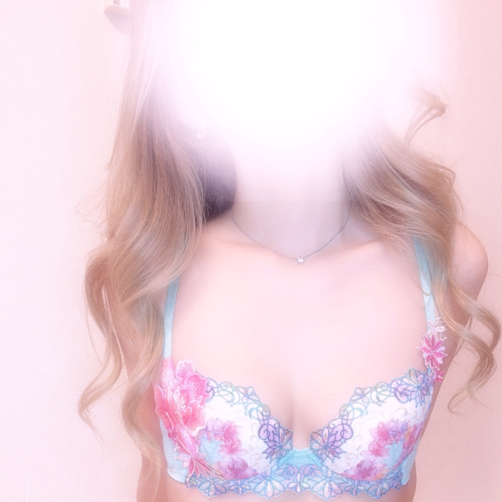 今日はお誘いくれた新規のお兄さん🩷
ありがとう!(´▽｀)しかも時間変更で長くしてくれてありがとーん🫶💖

お店におすすめ聞いて天音の登場でしたが大丈夫だったー？
やだとは言わせないけど🩷w
長くしてくれたってことはOKサインってことでポジティブに捉えまーす(* 'ᵕ' )☆w

初っ端から面白すぎるし最後の玉袋野郎には笑った🤣
天音も体験したーい！！
次行く機会あったら聞いてみて🩷
そして天音にお兄さんおすすめの子是非紹介してね‪(っ ॑꒳ ॑c)💕︎w

明日からナマステ～👳🏽🙏🏾w
頑張ってね( ´›ω‹｀)💕
無事に帰ってきてくれるのを待ってます🥰

また会えるの楽しみにしてるよん✌️♡♡
