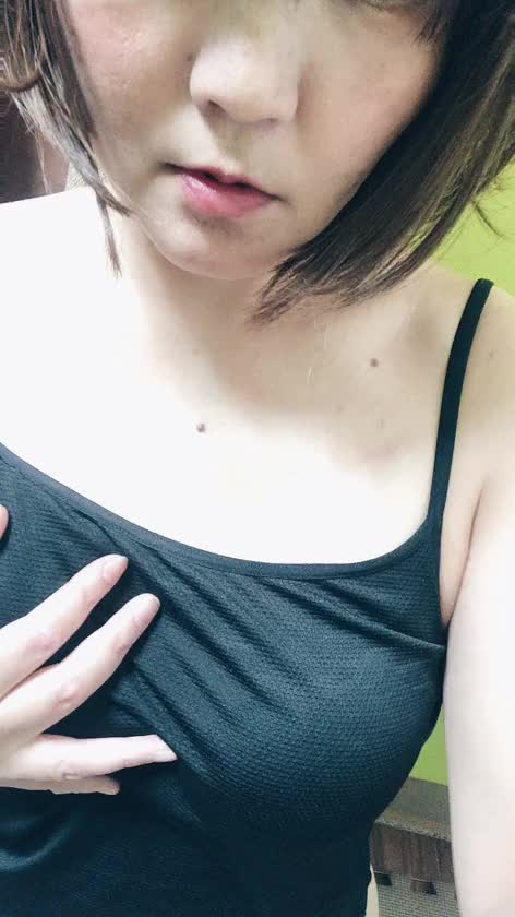 おっぱい　柔らかいよ〜😊

優しく、触りに舐めにきて