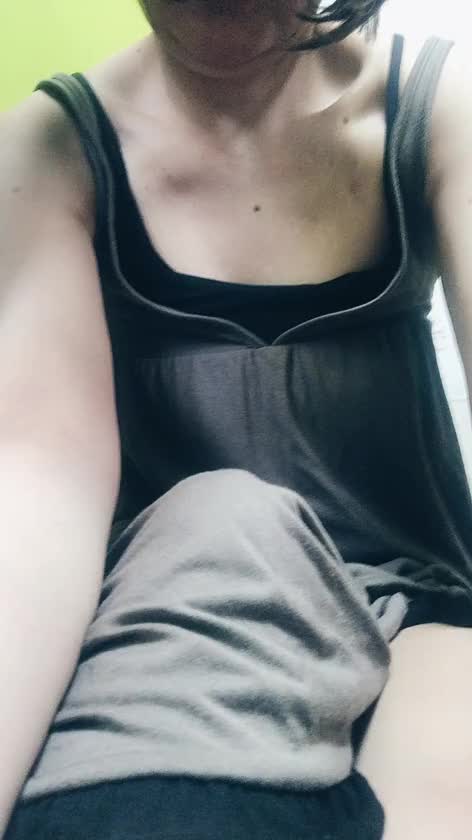 今日は特別に動画アップしてます💋
ぎゅってされるの好きな人、絶対相性いいと思う…

ふわふわってよく言われるから、確かめに来てほしいな🫶

近い距離でいっぱいドキドキしよ？💕