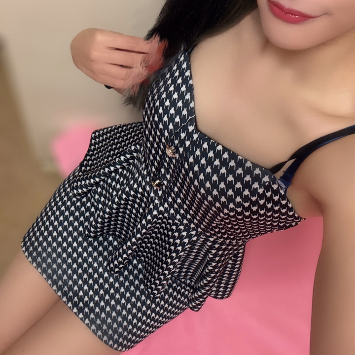 おはようございます！ひいろです🐈‍⬛🎀

昨日たくさん忙しくさせていただきありがとうございました🥳
初めましてのお兄さまも、本指名のお兄さまもたくさん遊びに来ていただき幸せでした😍💕

今日は朝一から本指名のお兄さま会いに来てくれてありがとうございます🥰たくさんお話して楽しい時間過ごせました💖

本日15時までになりますがお店にいるので遊びに来てね〜！明日からひいろさんにはしばらく会えないのでぜひ😘✨
