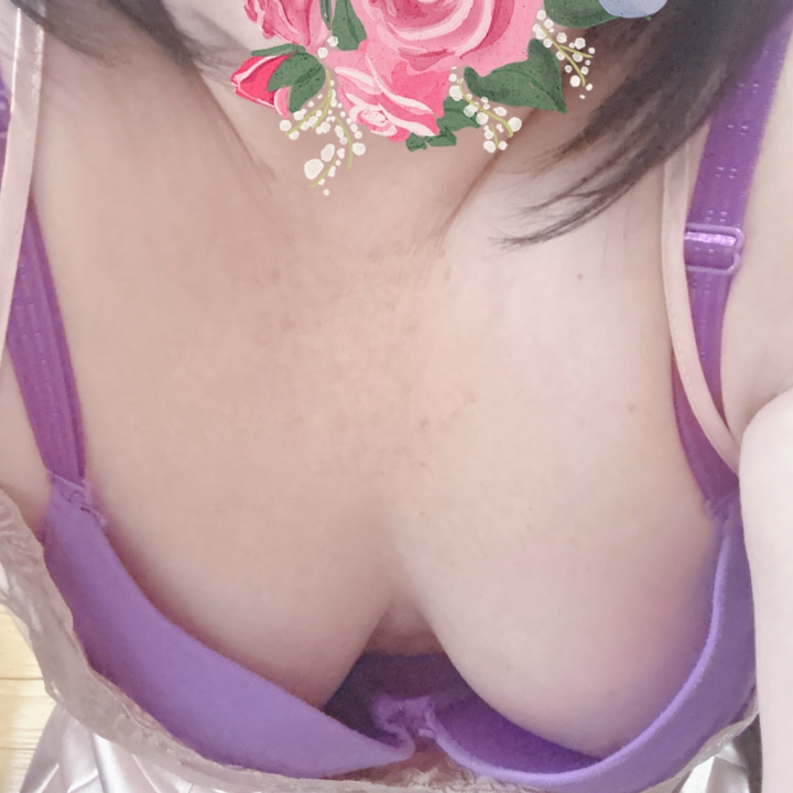 出勤してます。

お誘いお待ちしてます♪
いっぱい汗💦をかいて、
スッキリしましょう❣️
勿論、大人の遊びで


昨日、お越し頂いたお客様
ありがとうございました。
遅くなってごめんなさい🙏
元気な姿をみて安心しました。
次回も、楽しみましょうね☆
ありがとう💋