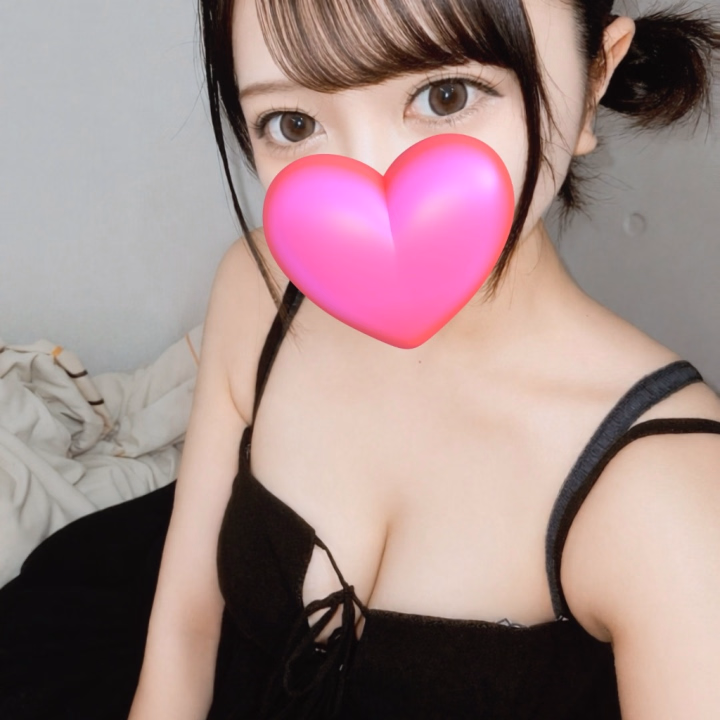 雷びっくりしたぁ😭
 
雷怖いから毛布くるまって音楽ガンガンにして耐えた😭
 
また天気崩れるかもらしいので
みんな遊びに来る時気をつけてね？
 
今日も元気に出勤です🫶