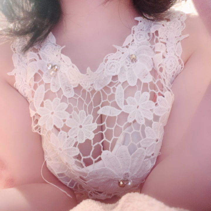 こんばんは♪はるです🦋

今日も一日お疲れさま☺️　お仕事や勉強、いろいろ頑張ったみんなに小さなご褒美をあげたい気分💖
わたしは美味しいもの食べて元気になったよ🍰みんなも自分に優しくしてね！

明日は9時から17時まで居ます！
ぜひ会いに来てね♬.*ﾟ