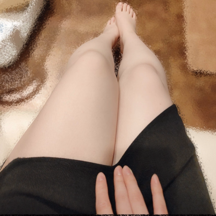 おはようございます☀️ はるです！

今日も元気に出勤しました〜✨
実はボディクリームを新しくして、お肌がすべすべ＆いい香りに変身しました🧴💕
ちょっぴり今日のわたしはご機嫌なんです☺️

この香り、ぜひ近くで感じてみてね！
予約お待ちしてます。