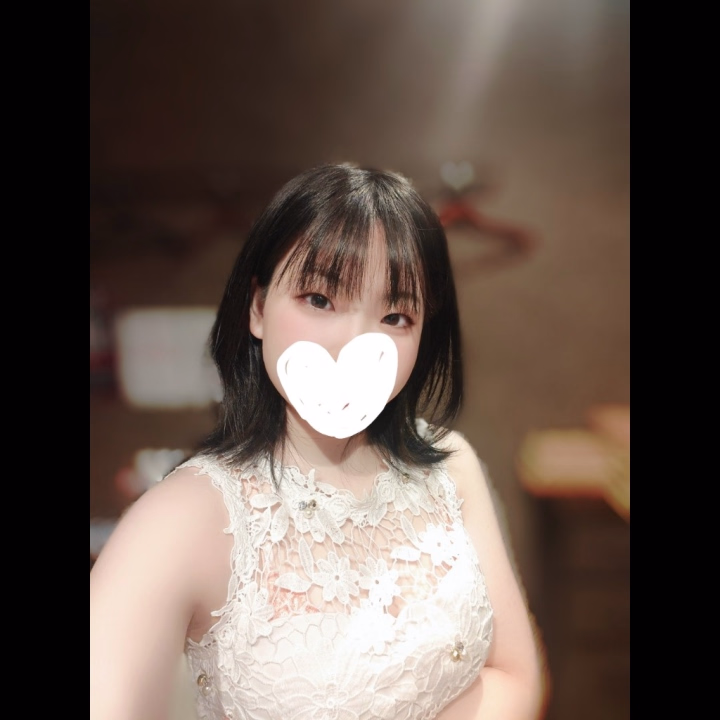 おはようございます☀️ はるです！

今日は、新しい可愛い衣装を見つけちゃいました〜💕
鏡の前でついついポーズとっちゃったりして…なんだかちょっと照れちゃう🤣

お客様も、どんな反応するのかな？って想像しながらわくわくしてます✨

ぜひ、遊びにきて　可愛いはるを見てくださいね。
お店で会えるの楽しみにしてます！