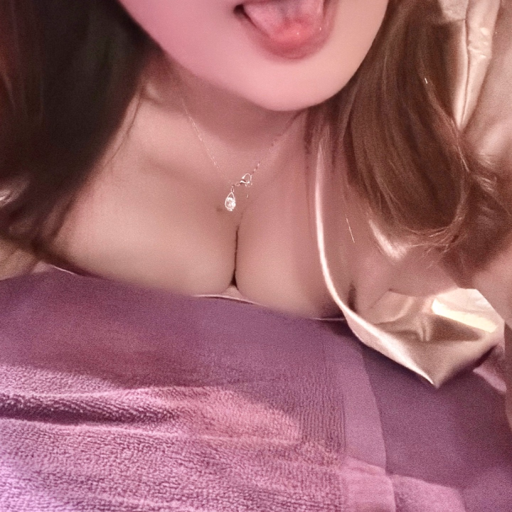 みちるです🎶今日19時から23時までいますっ‎！スタートご予約の本指様ありがとうございます꒰ ྀི ∩⸝⸝∩ ꒱♥︎早く会いたいな♡♡
まだまだご予約お待ちしておりますねっ( இ﹏இ )