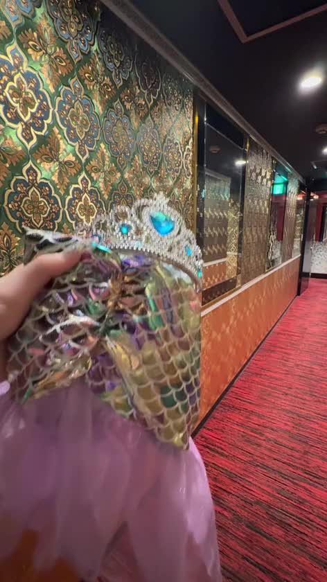 🌷キラキラな廊下に、キラキラなコスプレ衣装♡
