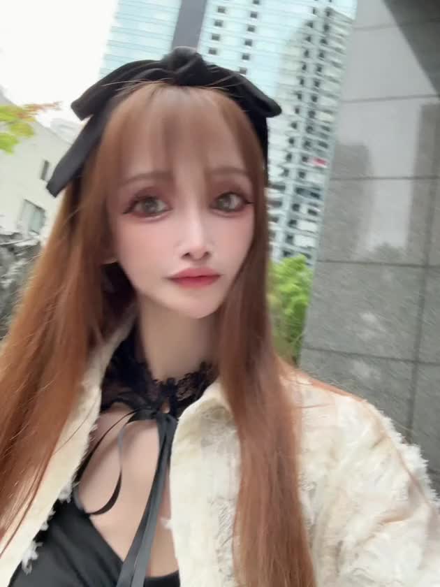 ロビーに降りてポストから手紙を持ち出して外にでたら、、、

『あっ、鍵🔑』

ポストに鍵を置き忘れちゃいました🥹ྀི

同じマンションの知人に連絡すると１人だけ繋がって無事に鍵を確保🔑（ありがと🙇‍♀️）

いつもより２本電車を遅らせましたが、人々の群れが凄いです😳

池袋到着しました🦉☁️ྀི🤍ྀི
