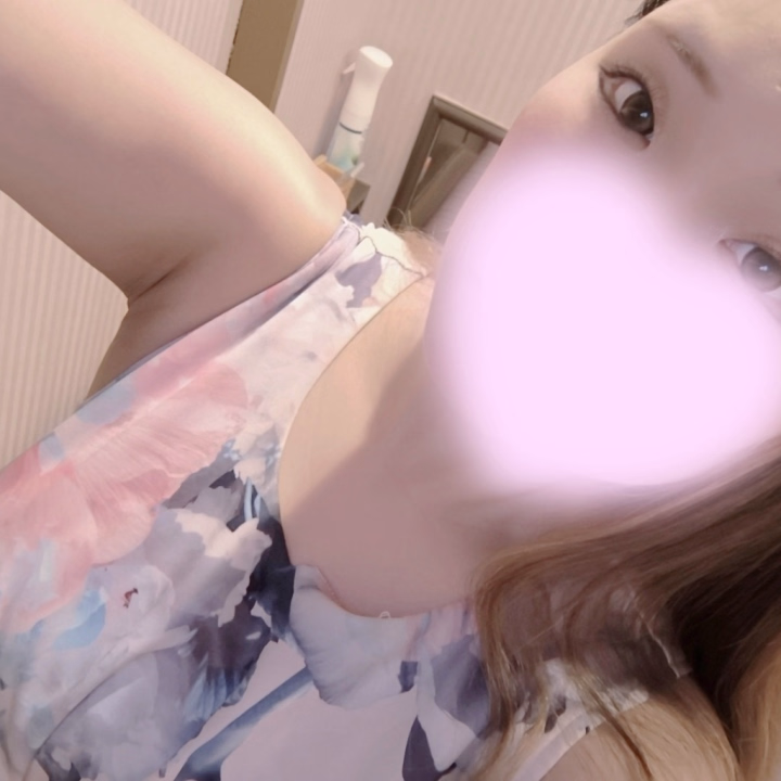 こんにちは！ななみです(՞  ܸ.ˬ.ܸ՞)"

日曜日みんななにしてるの～？😶

今日も0時まで出勤してるのでお暇なそこのおにいさんぬるぬる癒されに来てね🤭💗