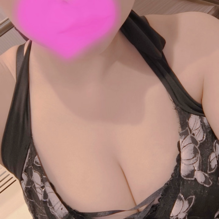 こんにちは！ななみです(՞  ܸ.ˬ.ܸ՞)"

今月最終日の出勤です❣️❣️

旅行中に2回会いにきてくださったおにいさんがちらほらいてとても嬉しかったです😭🩷🩷

また札幌きた時には会えるといいな🥹🥹
 
今日もラストまでいるのでご来店、ご予約お待ちしてます🙌💗💗
