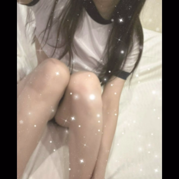 おはようございます！
今日もなかなかの雨ですねー☔️
雨の日は髪広がるし頭痛いしで良いイメージなさすぎる߹ᯅ߹



昨日遊びに来てくれた仲良し様方ありがとうございます！
めっちゃお暇かもどうしよーって思ってたら気持ちが届いたのかいつもナイスタイミングな仲良し様(´,,•ω•,,`)♡
この後ちゃんとお礼書きます◎



本日はありがたいことに事前完売です⸜( ´ ꒳ ` )⸝♡︎
天気良くないから気をつけて来てね߹ᯅ߹