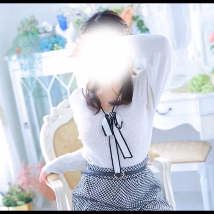 るなです🌙





今週早速ご予約くださった
仲良し様方ありがとうございます🙂‍↕️♡

来週は所用で出れないので
最短は16日以降になります👐♩



台風がひどくなければ
水曜日もしかしたらゲリラするかもです🥺♡

チェック✅よろしくお願いします♩🤍






るな🌙*·̩͙