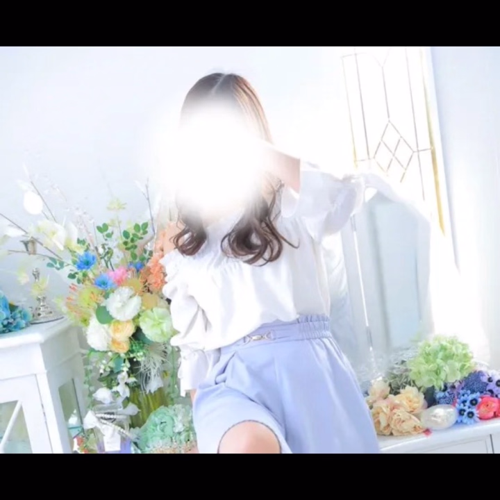 るなです🌙





前回体調不良でお休みを
いただきました😭😭‪💧‬💭💭

ご予約くれていた仲良し様方
お断りになってしまい申し訳ございません…。


またリベンジしてくださると
とっても嬉しいです😭😭！！💭




来週予定出しました( ◜▿◝ )🤍🤍


空き枠少しですがまだありますので
ご予約くださると嬉しいです♪︎

オキニトークからであれば
1週間前でもご予約可能です🙆‍♀️🙆‍♀️








るな🌙*·̩͙