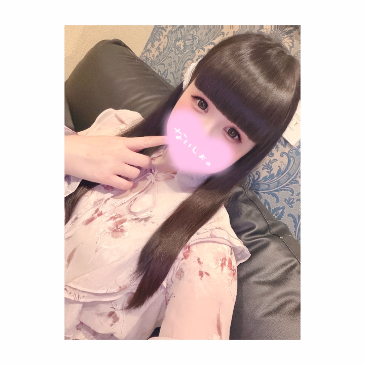 5/31~昨日まで遊びにきてくださった
お兄さん方､ありがとうございました😊💕
.
初めましてのお兄さんとは､最初は少し
ドキドキしながらもお話していくうちに
打ち解けて､最後にはたくさん笑い合える
時間になっていることがとっても嬉しいです🫶🏻♡
.
そして仲良しさんとは､一緒にいるだけで
安心できて居心地も良くて…🥰
毎回「もう終わっちゃうの~🥺」って思う
くらい､楽しい時間を過ごさせてもらって
います💓
.
定期的に会いにきてくださることも決して
当たり前ではなくて､本当にありがたくて
大切な存在だなあと改めて感じています😌💐
.
改めまして､5月もありがとうございました‎🤍
.
あっという間に6月ですね(　 ᵒ̴̶̷᷄ ˡ̼̮ ᵒ̴̶̷᷅ 　)☔️
今年も､もう半分だなんてびっくりです🥲
.
無理をしすぎず､自分らしく頑張りながら
お兄さんと過ごせる一日､一日を大切にし
ていきたいなと思っています🙂‍↕️🌷
.
6月もたくさん素敵な時間をご一緒できた
ら嬉しいです💖 よろしくねっ🥹
.



なのは🌼