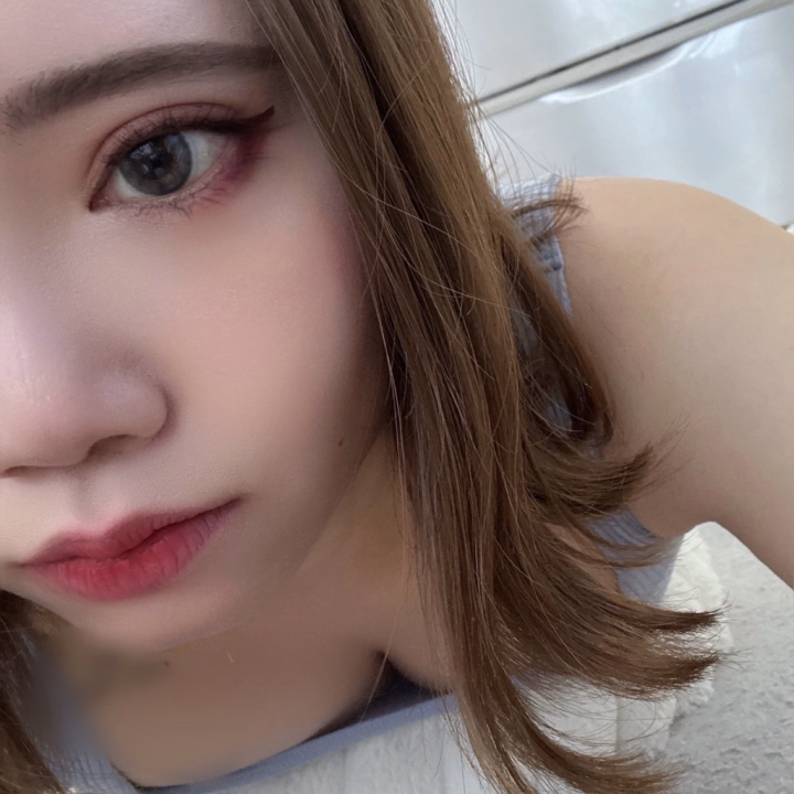 おはーよ٩( *˙0˙*)۶

今日は早起き！！☀️
まだまだ眠い…🥱🥱

今日は大感謝祭だよーん🐰🎀🍑 たくさんのお兄さんと会えますように💫