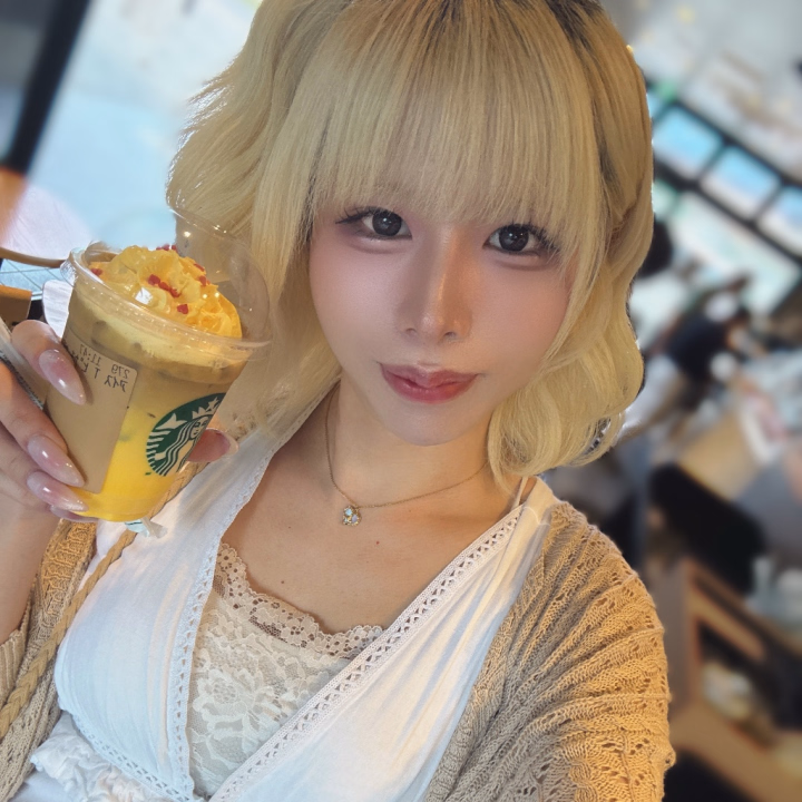 実はね、お店の女の子たちと岐阜に旅行に行ってきたんだ〜っ> ̫ <♩✨

写真はサービスエリアの休憩で買ったスタバ☕️💖
今ちょうどポケモンとコラボしててめちゃくちゃ可愛かったの〜っ！スタバのカードもポケモン仕様になってて思わずキュンキュンしちゃいましたっ🙈💭💕

旅行でしっかりリフレッシュして、今日から【4日間連続】で出勤するよっ🗓️✨

でもね……実は【8日から1週間くらい】お休みをもらっちゃうの……🥲💦
だから週末につかさに会えるのは【今週がラストチャンス】だよっ！

1週間もつかさにおあずけになっちゃう前に、絶対会いに来てほしいなっ🥺💭💕

旅行明けでムラムラしちゃうっ♡

今日は【14:30〜】ご案内可能で、夜【21時まで】たっぷりお店にいるよっ⏰

今日もたっぷりイチャイチャしようねっ
