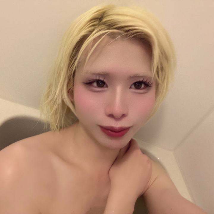 6月17日 水曜日☀️

大阪のおにいさまたち、おはよーっ☀️ つかさだよっ🧸💖

昨日はおやすみをいただいて、たっぷりパワーチャージしてきましたっ✨
リフレッシュ完了ということで、今日から【3日間連続】で大阪店に出勤しちゃうよ〜っ！🫶💞

週の真ん中、水曜日の今日は、夜の【21時まで】たっぷりお店でおにいさまのことを待ってるよっ大

今日の日記の写真はね……お風呂に入ってる時の、ちょっぴり（かなり？笑）えっちな写メを載せちゃいましたっ📸秒 湯気でポカポカのつかさ、どうかな？🥺💋

なんと、ありがたいことに【今すぐのお時間から】お部屋へご案内可能ですっ！📢✨

今日はお天気がよくてお外は暑いから、つかさとお部屋でお風呂に入ってサッパリしてから、ベッドで最初から最後までたっぷり濃厚にイチャイチャしよ？💭💗

つかさの得意なフェラや逆アナ、ローションプレイで、お仕事中のおにいさまも、お休みのおにいさまも、腰が抜けちゃうくらいとろとろに溶かして骨抜きにしてあげる😏🔥

今日から始まる3日間のトップバッター、一番乗りの独り占め予約待ってるね💕

つかさ🌙