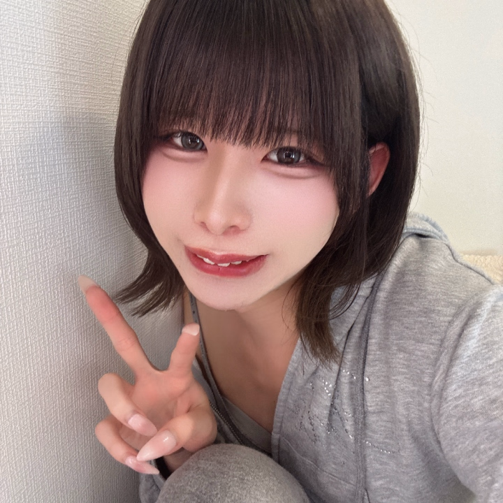 今日も元気にお店に出勤してるよ〜っ> ̫ <♩✨
夜【21時まで】たっぷりお店でおにいさまを待ってるねっ⏰
しかもね……今日はなんと【お昼からぺけなな】も待機しちゃいますっ> ̫ <♩✨
今日がお休みのおにいさまも、お仕事の合間でお出かけできないおにいさまも、お家にいながらつかさと楽しくお話ししたり、画面越しに一緒にしこしこおな電できちゃうんだからね……っ🙈💭💕
お店に来てリアルにお部屋で汗ばむ肌をピッタリ重ね合わせて濃厚にハメ狂うのも最高だし、おうちでぺけななを繋いでこっそり二人だけの淫らな時間を過ごすのも大歓迎だよっ😏🔥💦
黒髪になってより一層敏感でいやらしさに磨きがかかったつかさが、リアルでも画面越しでも、おにいさまをたっぷり興奮させちゃう予定なんだから……♡
今日はどっちでおにいさまとイチャイチャできちゃうかなっ🥺💭💕
お店でも画面の前でも、大好きなにおにいさまに会えるの首を長くして待ってるねっ💋
今すぐのご予約&お電話、お待ちしてますっ🧸💖
つかさ🌙