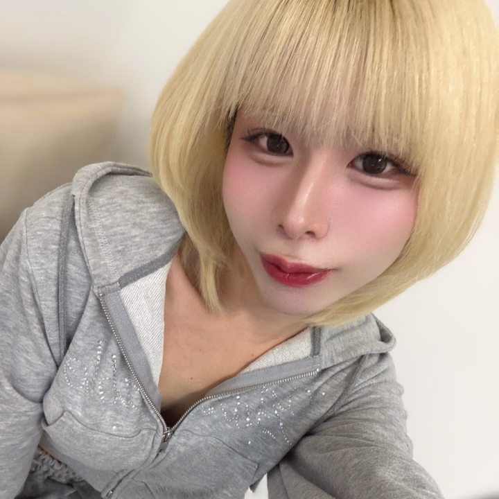 ついに……今日が【ラスト金髪DAY】になっちゃいました〜っ> ̫ <♩✨
明日はいよいよ髪を暗くしに行く日!そして今週はお店にいるのが【今日と明後日(水)だけ】で、そのあと1週間のお休みに入っちゃうよ……🥲💦
だから、この派手かわ金髪つかさを拝めるのは本当に今日が最後っ!🙈💭💕
1週間もつかさにおあずけになっちゃう前に、見納めがてらぎゅーっと抱きしめに来てほしいなっ🥺💭
今日は【今すぐ〜】すぐにご案内可能で、夜【21時まで】たっぷりお店にいるよっ⏰
今すぐのご予約で、お部屋で首を長くして待ってるねっ🧸💖
つかさ🌙