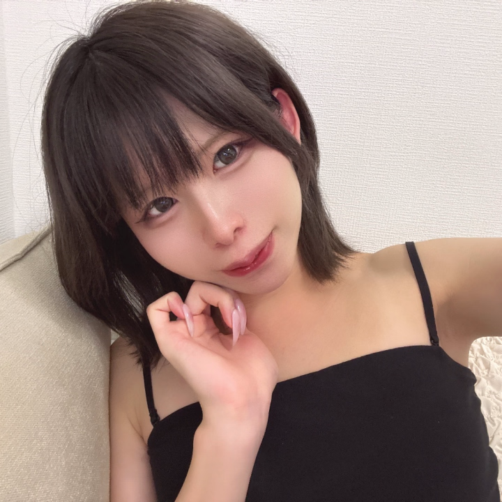 今日からいよいよ……【1週間ぶりの出勤】がスタートしちゃいます〜っ> ̫ <♩✨
お休み中はいっぱいリフレッシュしてパワーチャージしてきたから準備万端だよっ🔋💕
今週末の金・土・日は【ぜーんぶお店にいる】からねっ🗓️💖
1週間もおあずけされちゃって、おにいさまと会えなくて寂しかった分……今日はもう、めちゃくちゃいっぱいいちゃいちゃして、濃厚でえっちな時間にしたいなっ🙈💭💕
お休み明けのつかさは朝から身体の奥がうずうずしてて、お部屋でおにいさまを待ってる間もムラムラが止まらないの……っ😏🔥💦
ひんやり冷やしたお部屋で汗ばむ肌をピッタリ重ね合わせて、久しぶりの再会を思いっきりアツアツに楽しもっ💋
今週末、ぜーんぶつかさに会いに来てくれるよねっ🥺💭?
今すぐのご予約で、お部屋で首を長くして待ってるねっ🧸💖
つかさ🌙