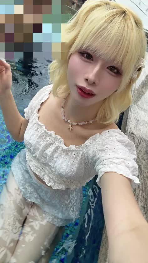 プール行った時の動画だよ＞̳ ̫ ＜̳ᐡ

かわいいー？？♡

写りこんでる太ももがポイントっ💕