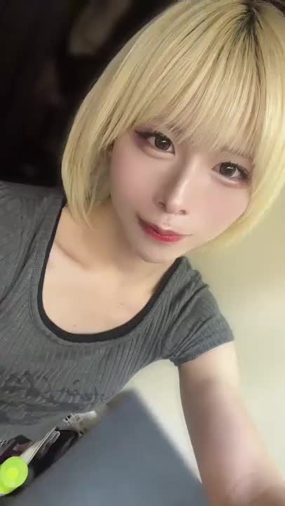 見て見て〜✂️💇‍♀️ 髪切ったのっ！
ショートボブくらいになってスッキリした🥰💋

今日は18時まで出勤してるよ🩵
今からご案内可能✨

新しいつかさ、直接見にきてほしいな🫶
耳かけると首元が見えて、ちょっぴりえっちかも…🫣💕

いっぱいちゅーして、ぎゅーってして、
髪から伝わる体温まで感じてほしい💋
待ってるね♡