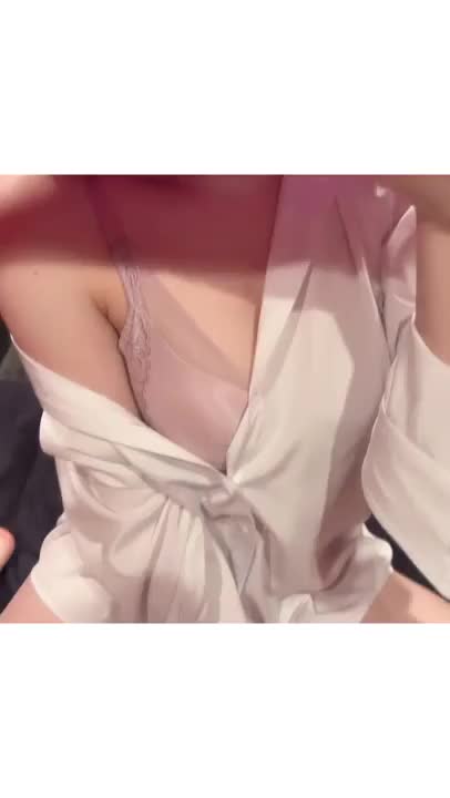 雨の音をきくとお兄さんにたくさん
せめられてびちゃびちゃになる
自分を想像しちゃって………

なんだかムラっとしちゃうの////

いっしょにきもちいことして
さなのむらむら注意報
解除してくれる？💘🥺


さな🩵
