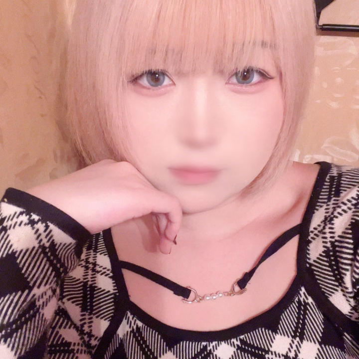 おはようございます☀️

今日も0:00まで出勤してます！

お兄様達と会えるの楽しみに待ってます！

見た目金髪で派手かもですけど中身大人しくておっとりなので怖がらないで会いに来てください🥹

コナン👓🎀