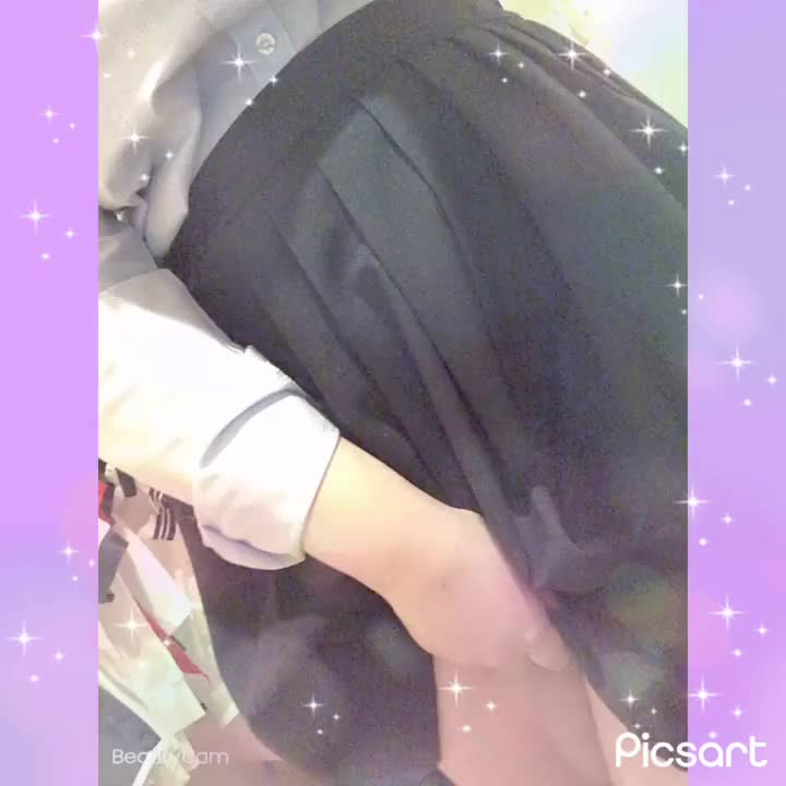 スカートの中に潜るのって
変態の夢だよね💘💭

ク⭕️ニ弱すぎるんだよ～…🤫㊙️💕



れの