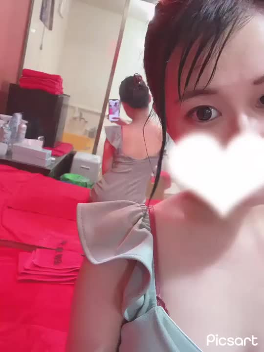 鏡越しに動画撮ってみた❣️

背中が空いてるドレスってセクシーだよね💕︎

今日はたくさんお誘いありがとうございます🥰🥰

夜はこれからだよ🌃❕❕

この後もお誘い待ってます(*^^*)🎶


きあら