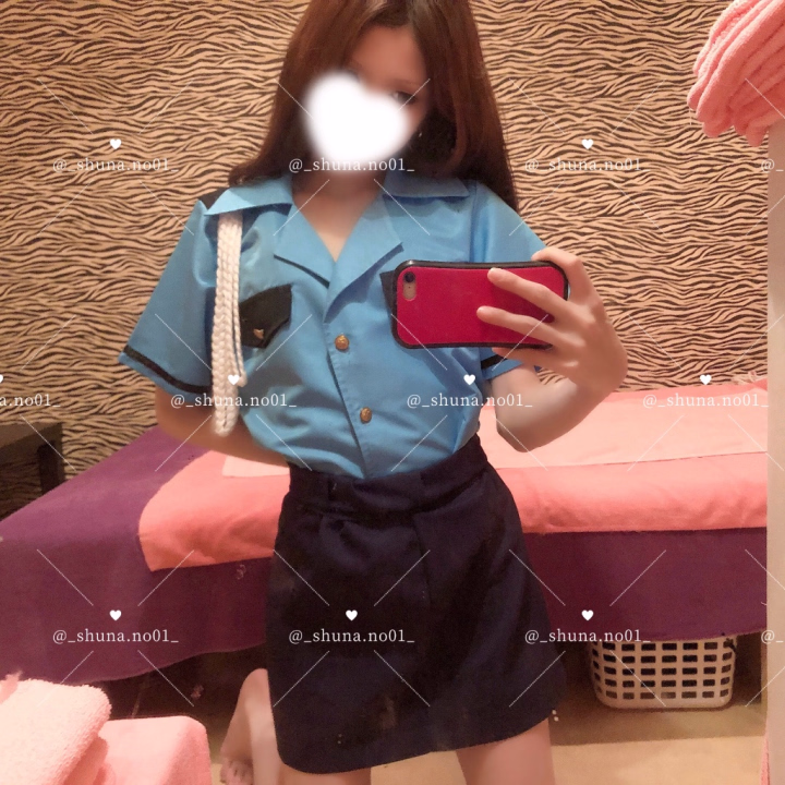 .*·.⟡┈┈┈┈┈┈┈┈┈┈┈⟡.·*.

ふわっとした気分で、
誰かのそばにいたくなる時ない？😳  
こう、言葉にできないけど…
ぎゅっと包まれる安心感みたいな。  
そういうの、たまに無性に
欲しくなるんだよね💭  

でも、恥ずかしくて
「甘えたい」
なんて言えないし、  
どうしようかなって悩んじゃう💦  

だからね、今回の期間中の何処かで
2回目ましてさん以降の方だけ特別に

ちょっとだけ出してみようかな
って思ってる✊✨  
もしかしたら会いに来てくれたら…
しゅな、素直になれるかも？☺